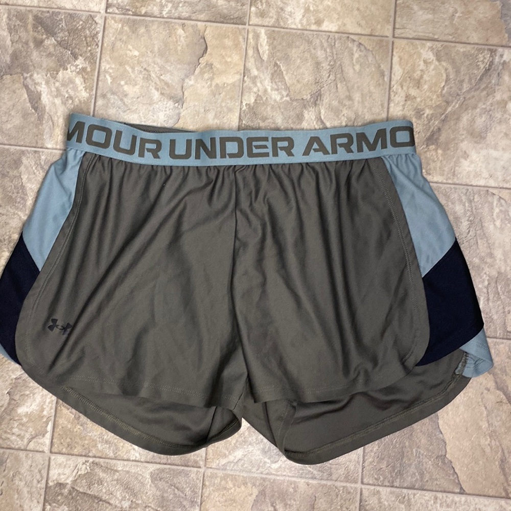Under Armour Woman’s Play Up Green Shorts Size L